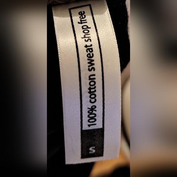 EUC Y2K Johnny Cupcake Graphic Skull Goth Emo Casual Short Sleeve T-Shirt SZ S - Picture 5 of 5